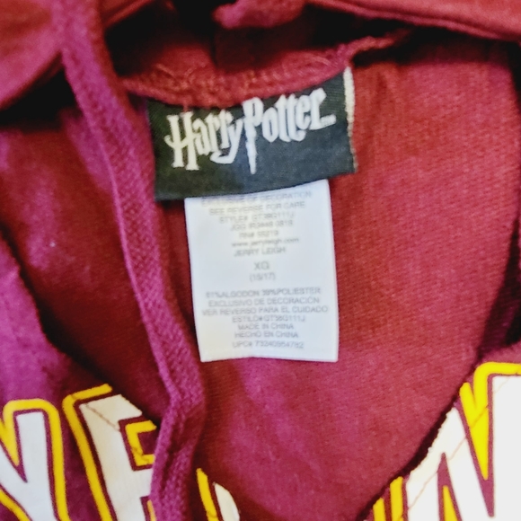 Harry Potter Gryfindor Burgundy Hoodie Sweater - Picture 4 of 4